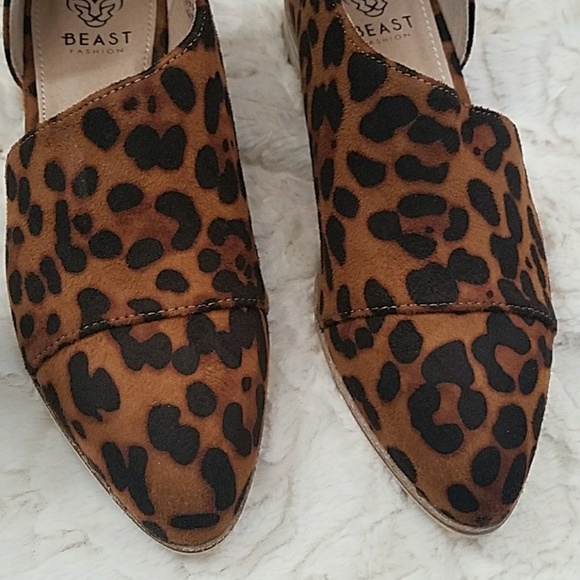 ❣Leopard Side Cutout Flats❣ - Picture 2 of 4